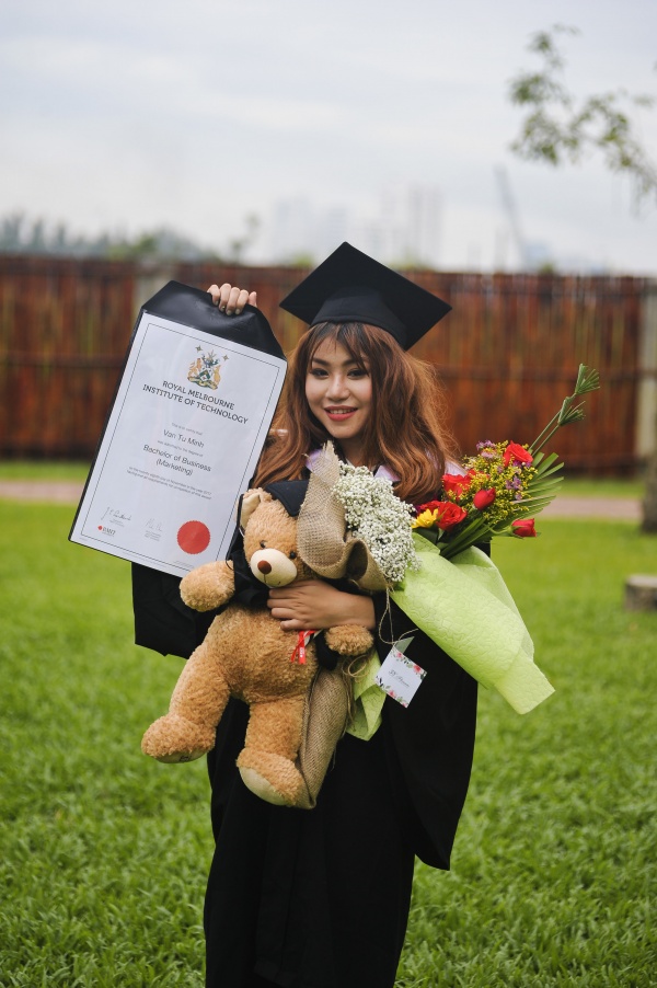 Van Tu Minh received a testamur for the Bachelor of Business (Marketing) degree at graduation ceremonies at RMIT Vietnam’s Saigon South campus last month.