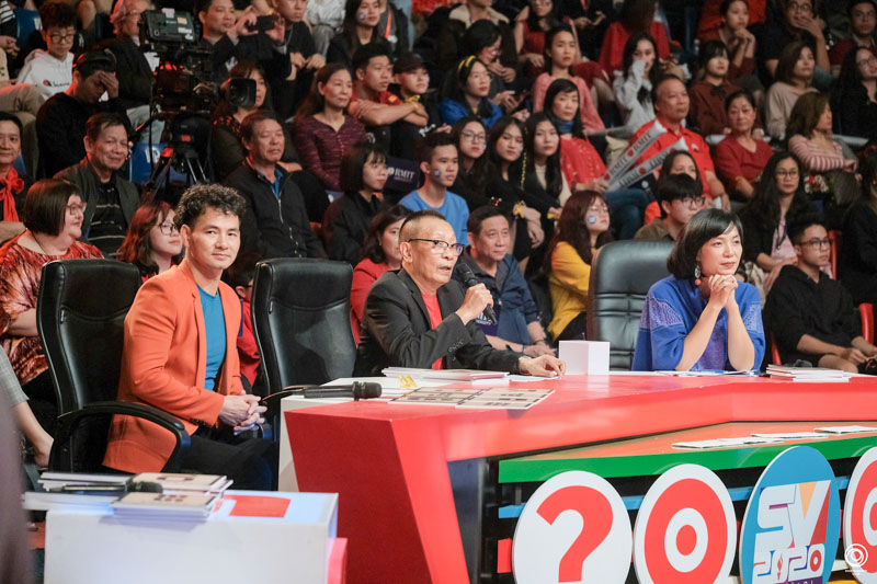 (From left to right) Comedian Xuan Bac, veteran VTV host Lai Van Sam, and film director Nguyen Hoang Diep are among the judges of SV 2020.