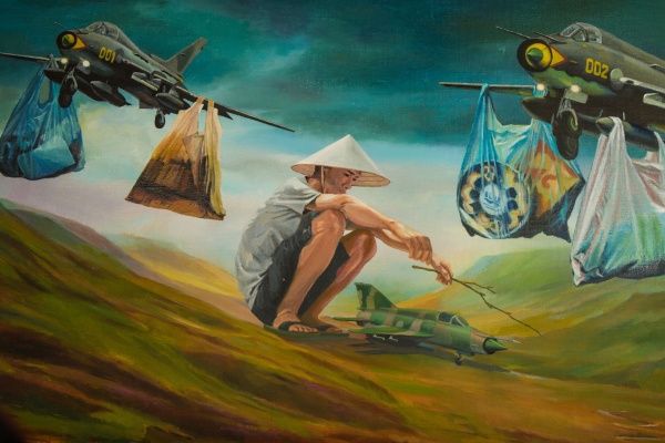 Tác phẩm “Cao nguyên” của nghệ sĩ Nguyễn Mạnh Hùng phản ánh cách đất nước từng trải qua chiến tranh đã chuyển mình thay đổi cuộc sống như thế nào trong thời bình.