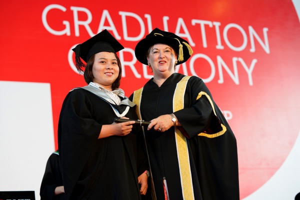Vy graduated with Distinction at a ceremony at RMIT Vietnam's Saigon South campus last month.
