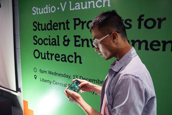 An RMIT Vietnam student plays the Green Turtle Hero game.