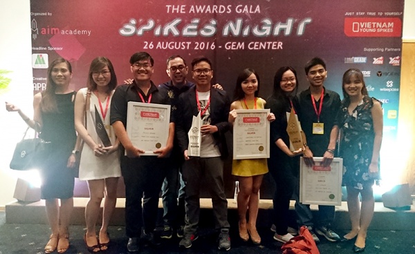 RMIT Vietnam students accept their awards at the Vietnam Young Spikes awards gala in Ho Chi Minh City.