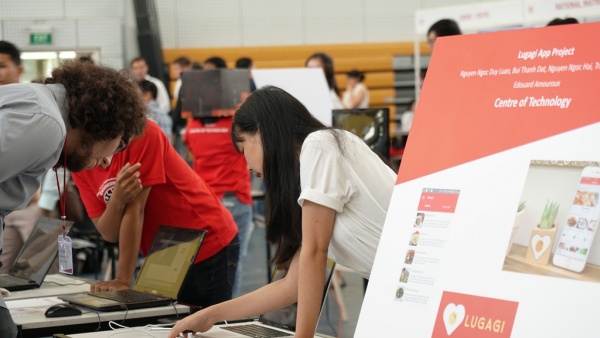 Potential employers visited the student showcase.