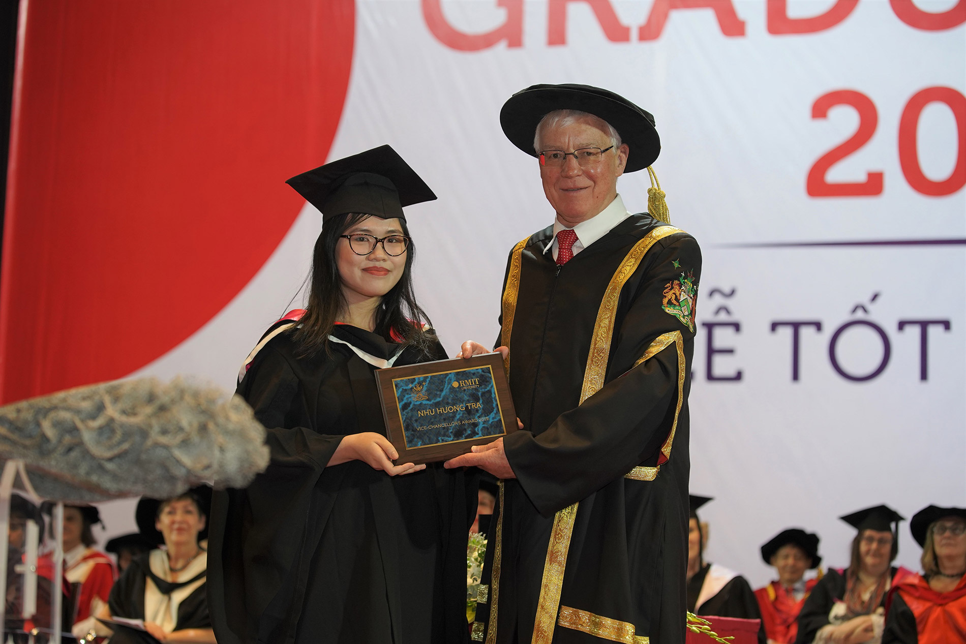 The Vice-Chancellor’s Award in the Hanoi campus went to Nhu Huong Tra, also a Bachelor of Communication (Professional Communication). 