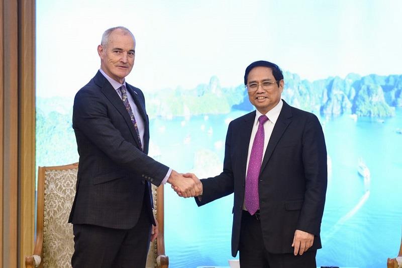 Thủ tướng Phạm Minh Chính tiếp Phó chủ tịch Hội đồng trường, Giám đốc Đại học RMIT Giáo sư Alec Cameron vào ngày 7/4/2022 ở Hà Nội. (Ảnh: VGP/Nhật Bắc)