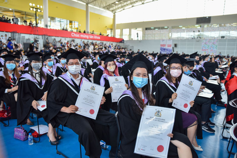 news-thumbnail-rmit-class-of-2021-graduates-with-pride-at-its-saigon-south-campus.jpg
