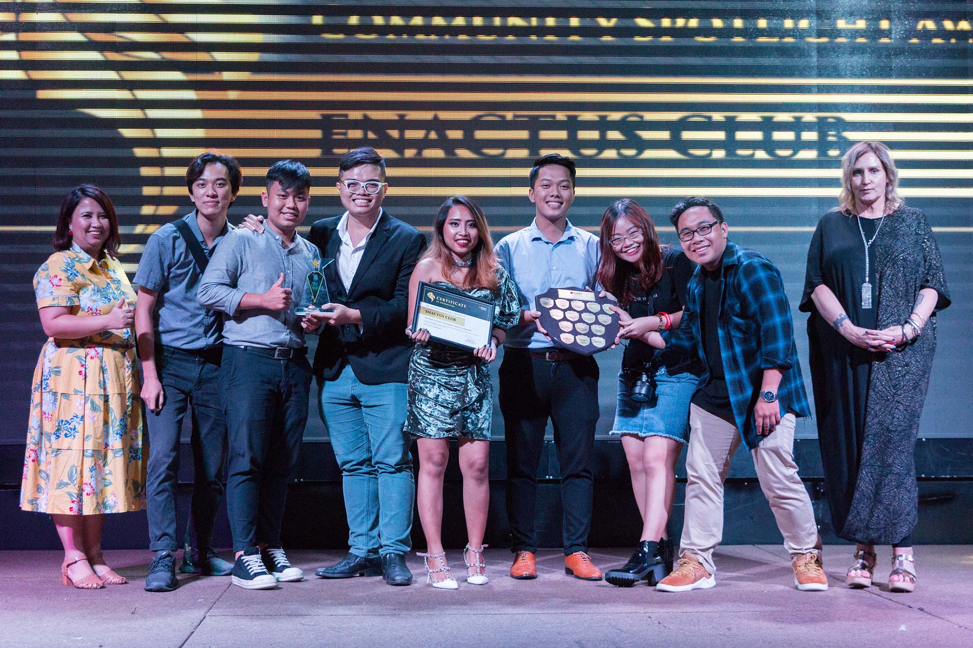 Tran Hoang Long (fourth from right) and the Enactus club were honoured at the Community Spotlight Awards hosted by RMIT’s Student Life in 2018