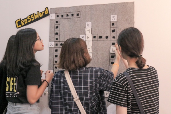 Students at the Hanoi campus engaged in an interactive game during the exhibition.