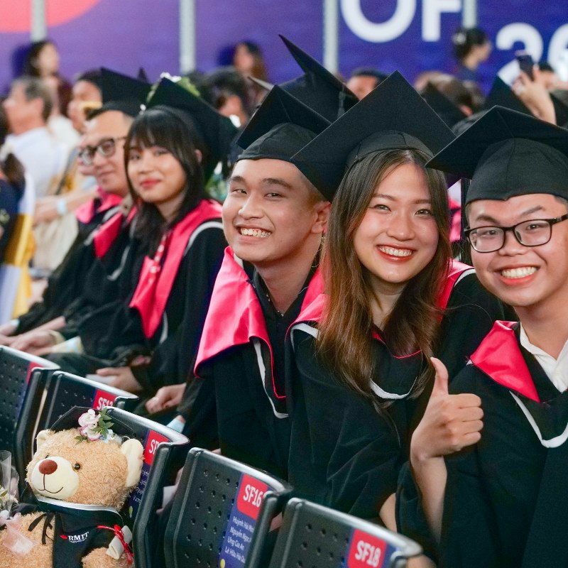 Alt Text is not present for this image, Taking dc:title 'Pham Quang Vinh celebrated his outstanding achievement with his parents.'