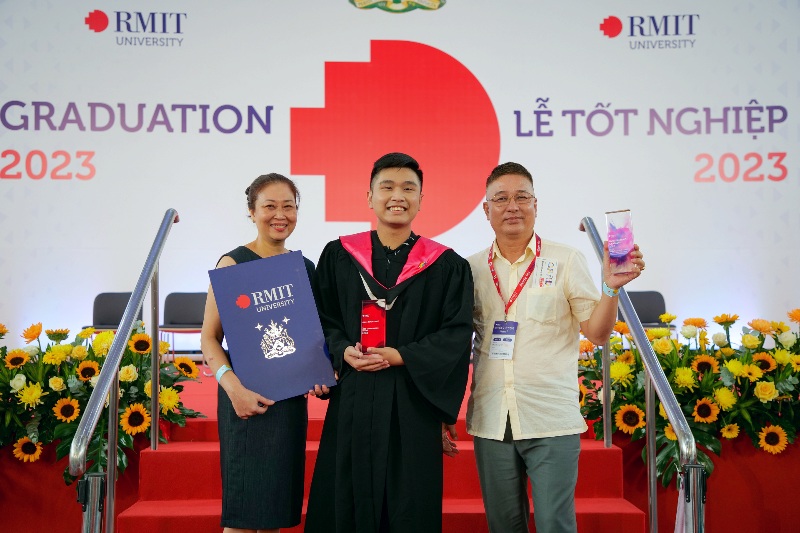 Alt Text is not present for this image, Taking dc:title 'Thumbnail-pham-quang-vinh-rmit-vice-chancellors-award-2023.jpg'