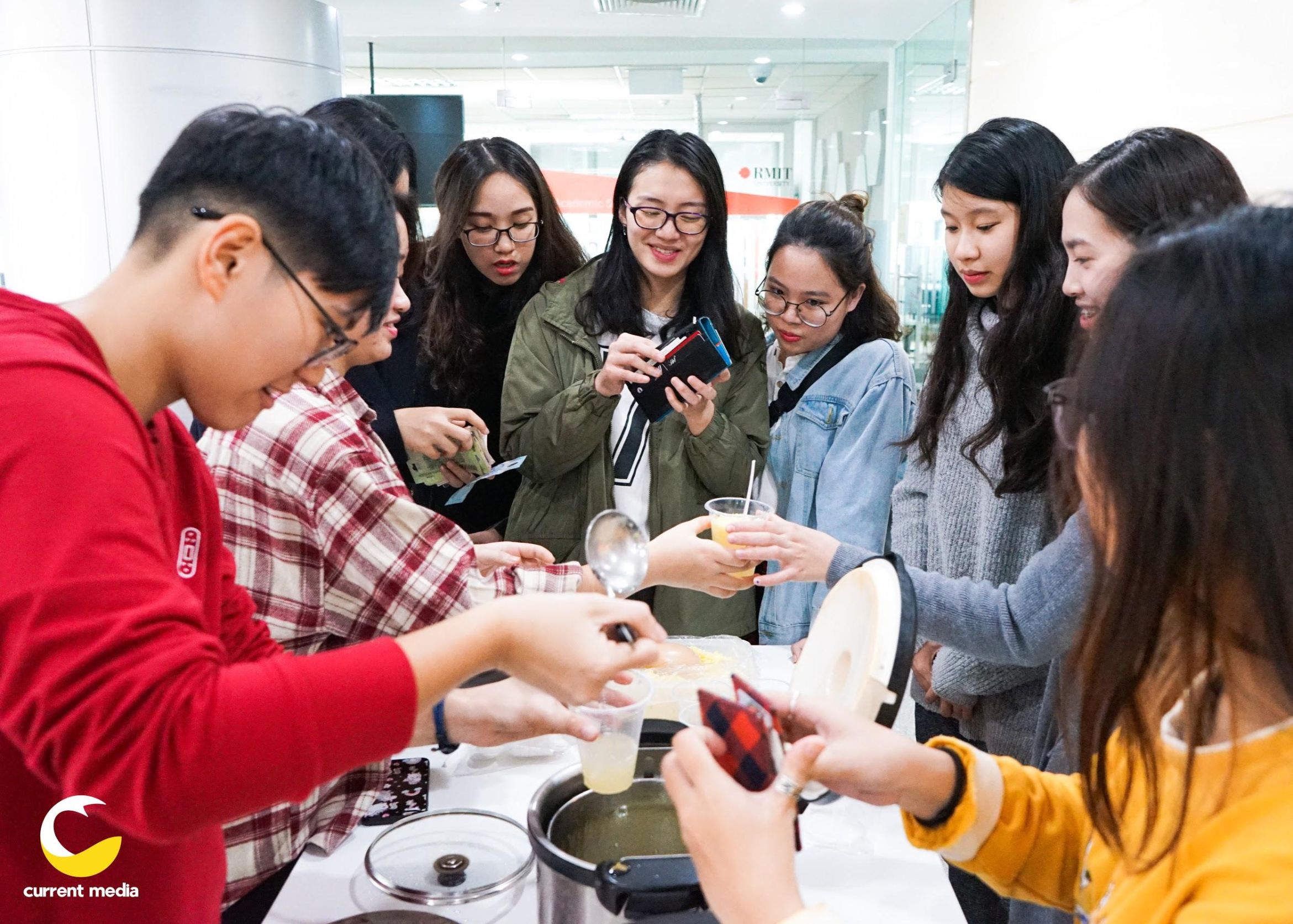 Current Media raised money by cooking and selling sweet soup at Hanoi City campus. 