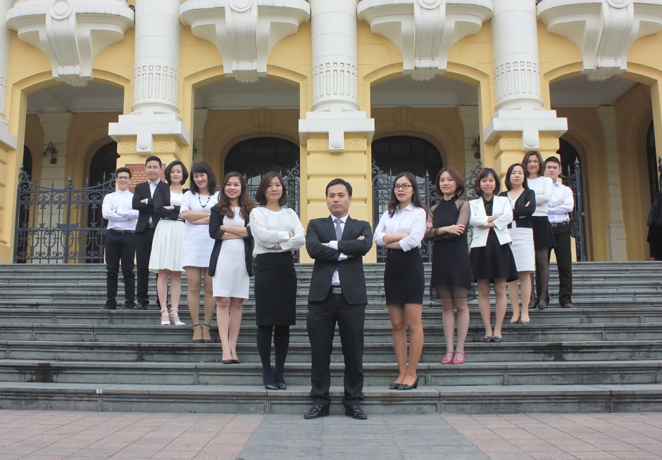 Do Tuan Binh (centre) with his QBE Vietnam Insurance colleagues.