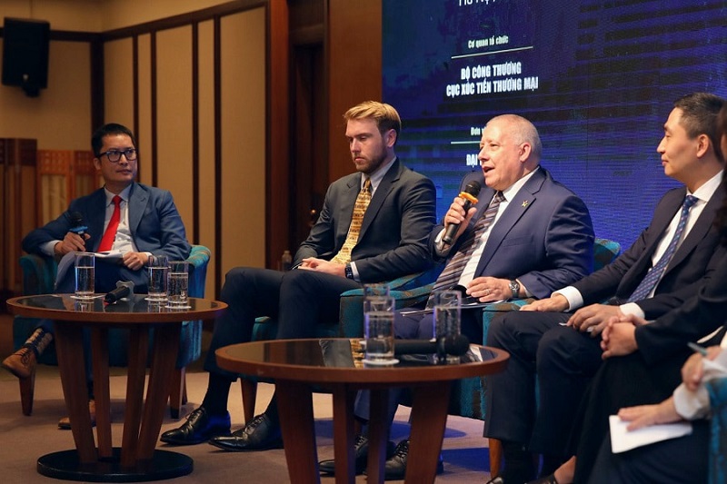 (Pictured third from left) Professor Robert McClelland, Dean of The Business School at RMIT Vietnam, spoke at the forum.