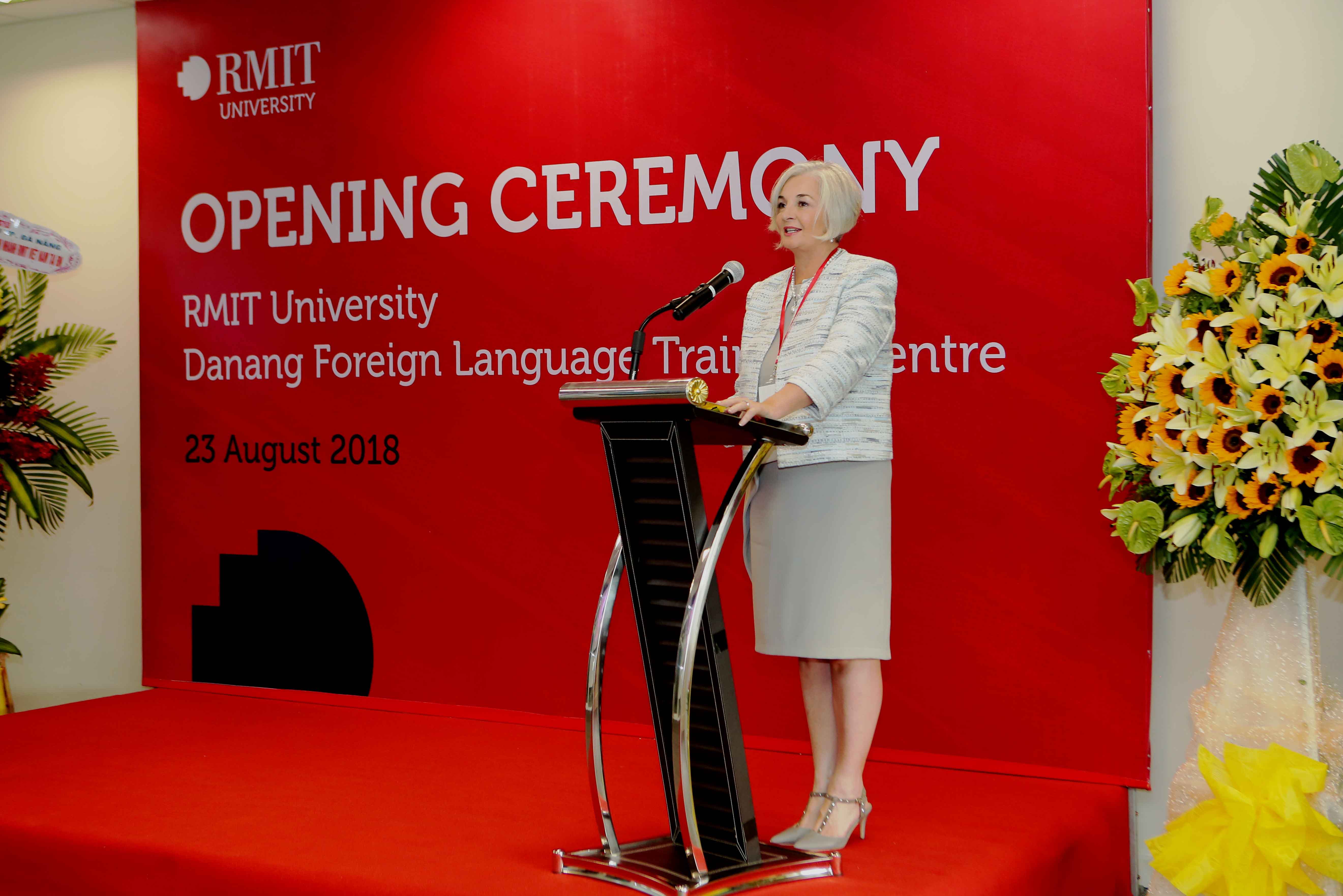 Hiệu trưởng RMIT Việt Nam Giáo sư Gael McDonald phát biểu tại lễ ra mắt chính thức Trung tâm Ngoại ngữ Đại học RMIT tại Đà Nẵng.