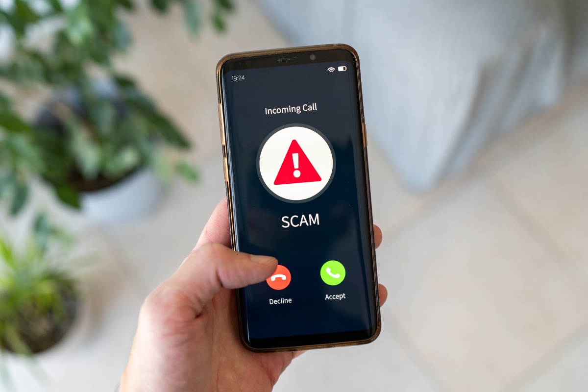 scam call alert on a smartphone