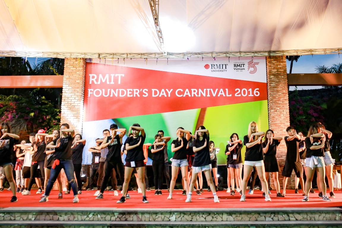 RMIT Vietnam students perform a flashmob dance. 