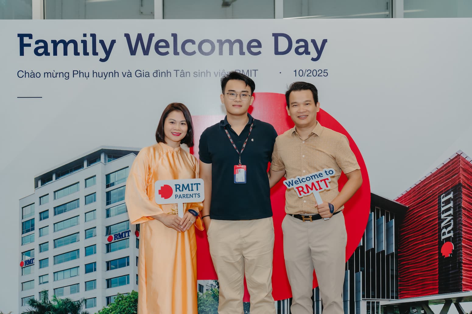 Niềm vui tuần lễ nhập học, nơi hành trình mới bắt đầu không chỉ với sinh viên, mà còn cả với gia đình.