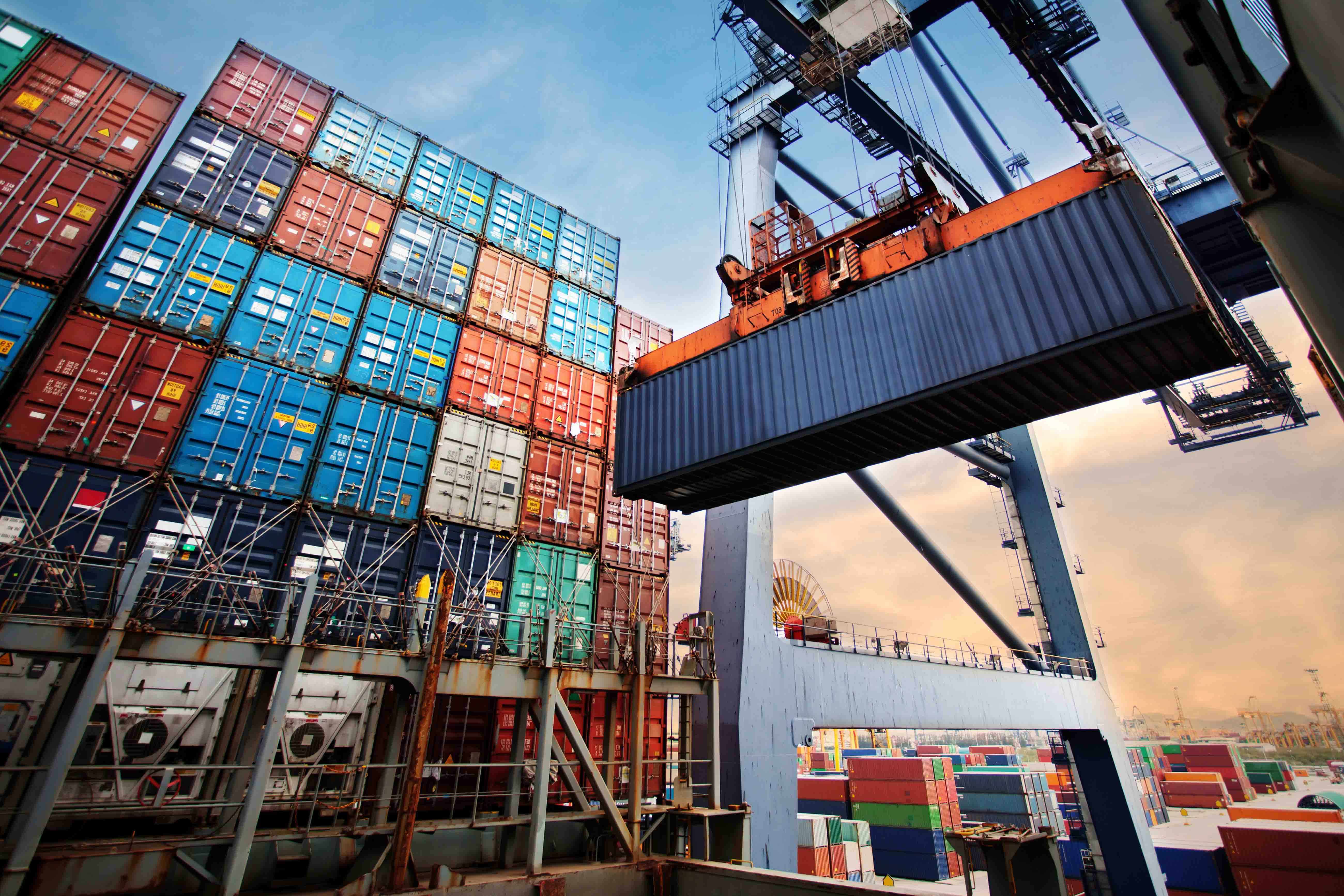 Theo dự báo của Ngân hàng Thế giới, chi phí logistics của Việt Nam hiện chiếm khoảng 20,9% GDP, cao hơn Trung Quốc 19%, Thái Lan 18%, Nhật Bản 11% và Cộng đồng chung châu Âu 10%.