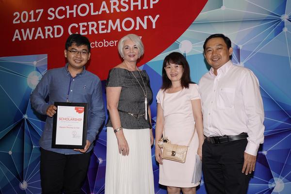 (From left to right) Nguyen Phuong Uy Viet, RMIT Vietnam President Professor Gael McDonald and Viet's parents at the 2017 Scholarship Ceremony.