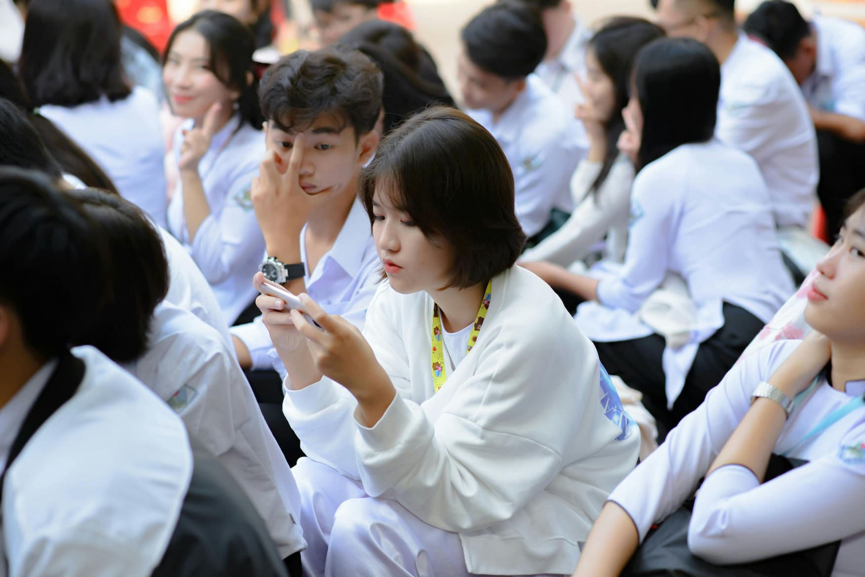 Giới trẻ dễ gặp tổn thương tâm lý khi tiếp nhận những nội dung gây sốc. (Ảnh: Pexels) 