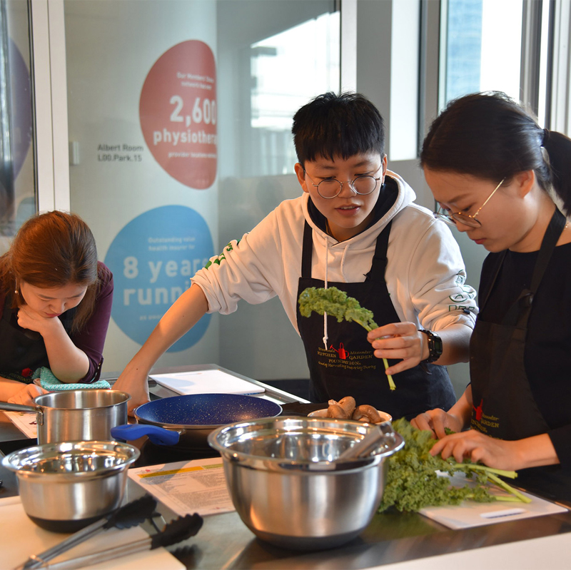 Lớp học kỹ năng nấu ăn và pha chế cafe - chuẩn bị cho cuộc sống tự lập hay việc làm thêm