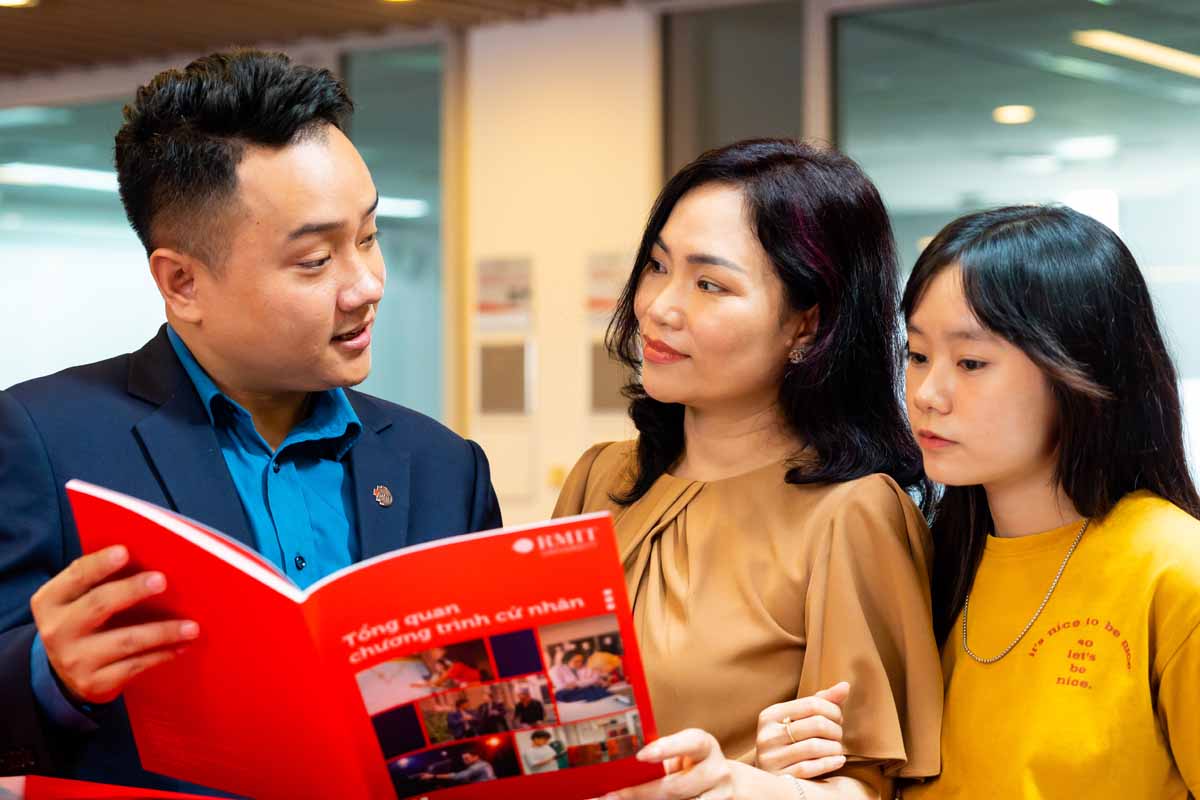 a female student and her parent talking at campus