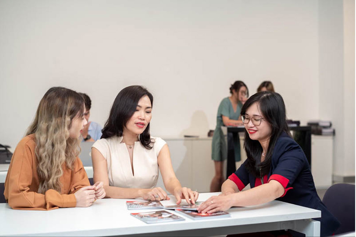 học truyền thông ra làm gì